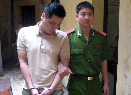 Hai gã trai hành hạ người tình sau khi 'chăn gối'