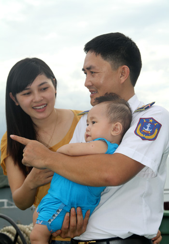 Ký ức Hoàng Sa - Bài cuối: Đất liền là điểm tựa của các anh