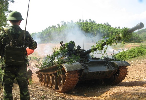 Xem bộ đội và xe tăng Quân khu 1 tập trận