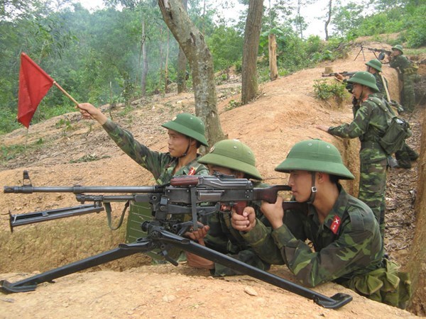 Xem bộ đội và xe tăng Quân khu 1 tập trận