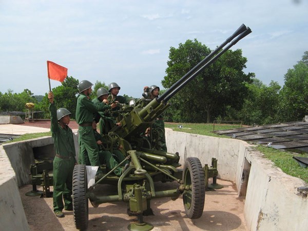 Xem bộ đội và xe tăng Quân khu 1 tập trận