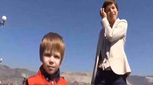 Video cận cảnh bảo mẫu đánh đập dã man bé trai 2 tuổi 