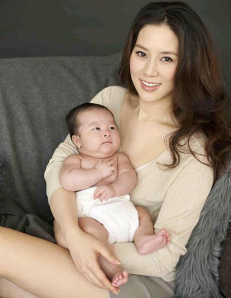 Bí mật cay đắng phía sau cuộc sống làm dâu nhà giàu của mỹ nhân showbiz - Ảnh 1. Bí mật cay đắng phía sau cuộc sống làm dâu nhà giàu của mỹ nhân showbiz - Ảnh 1.