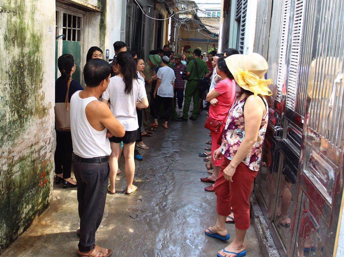 Cháy nhà 4 tầng ở Hà Nội, 4 người trong gia đình thiệt mạng - Ảnh 4. Cháy nhà 4 tầng ở Hà Nội, 4 người trong gia đình thiệt mạng - Ảnh 4.