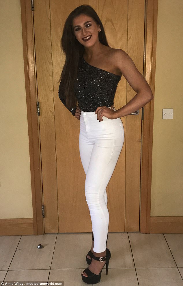 Thế nào là đẹp: Đa số phụ nữ ăn kiêng vì sợ tăng cân, cô gái này làm ngược lại! - Ảnh 1. Thế nào là đẹp: Đa số phụ nữ ăn kiêng vì sợ tăng cân, cô gái này làm ngược lại! - Ảnh 1.