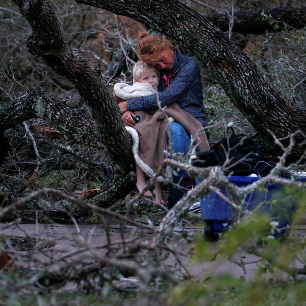 Những hình ảnh kinh khủng nhất từ siêu bão Harvey - cơn ác mộng của người dân Mỹ - Ảnh 15. Những hình ảnh kinh khủng nhất từ siêu bão Harvey - cơn ác mộng của người dân Mỹ - Ảnh 15.