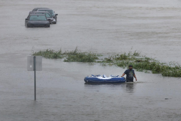 Tấm ảnh ám ảnh của nạn nhân thiệt mạng trong bão Harvey - Ảnh 9. Tấm ảnh ám ảnh của nạn nhân thiệt mạng trong bão Harvey - Ảnh 9.