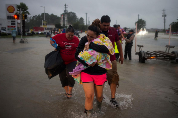 Tấm ảnh ám ảnh của nạn nhân thiệt mạng trong bão Harvey - Ảnh 15. Tấm ảnh ám ảnh của nạn nhân thiệt mạng trong bão Harvey - Ảnh 15.