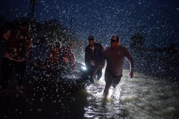 Tấm ảnh ám ảnh của nạn nhân thiệt mạng trong bão Harvey - Ảnh 17. Tấm ảnh ám ảnh của nạn nhân thiệt mạng trong bão Harvey - Ảnh 17.