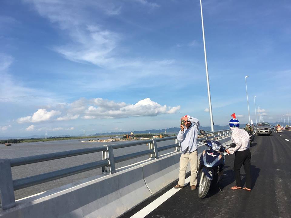 Chính trị - Xã hội - Quốc khánh 2/9, nô nức thăm cầu vượt biển dài nhất Việt Nam (Hình 7).