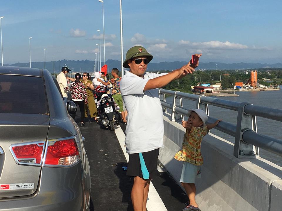 Chính trị - Xã hội - Quốc khánh 2/9, nô nức thăm cầu vượt biển dài nhất Việt Nam (Hình 6).