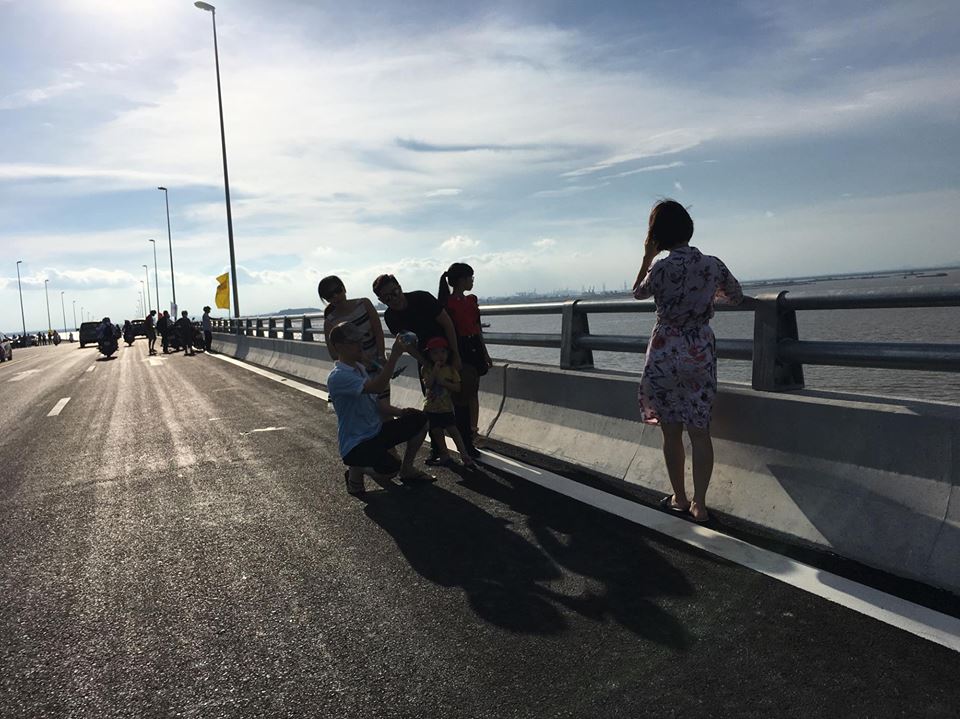 Chính trị - Xã hội - Quốc khánh 2/9, nô nức thăm cầu vượt biển dài nhất Việt Nam (Hình 4).