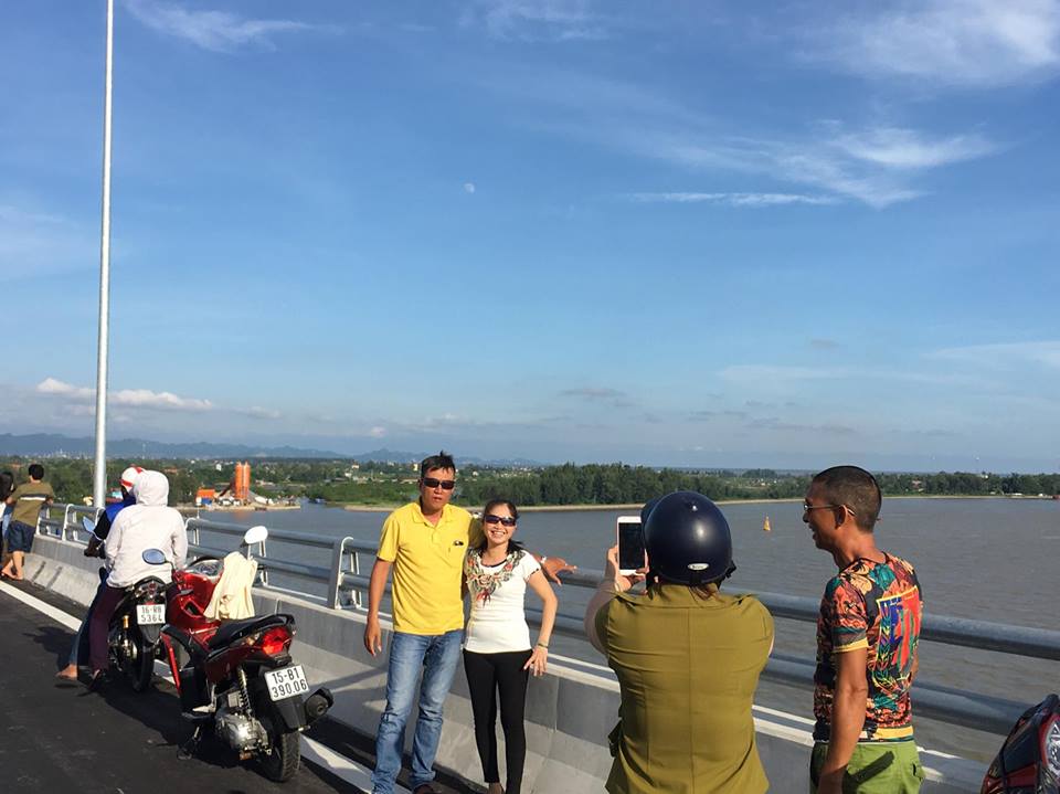 Chính trị - Xã hội - Quốc khánh 2/9, nô nức thăm cầu vượt biển dài nhất Việt Nam (Hình 13).