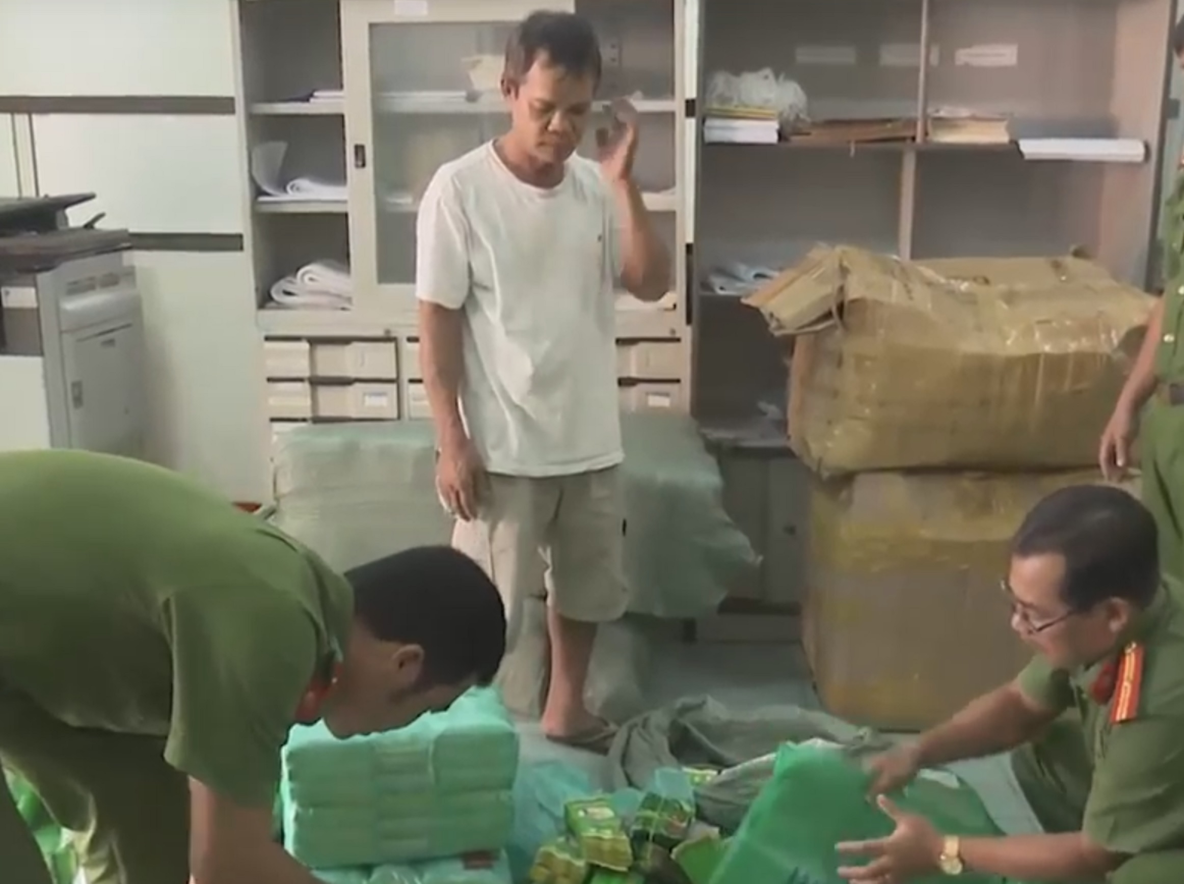 Chính trị - Xã hội - Bóc mẽ chiêu “hô biến” trà rởm thành trà thương hiệu thu bạc tỷ (Hình 3).