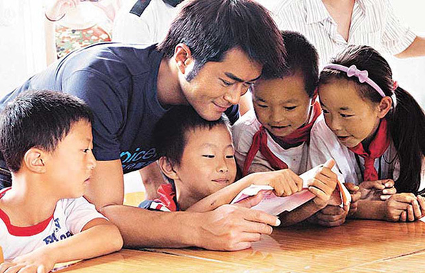 Cổ Thiên Lạc: Từ gã trộm cắp đầu đường xó chợ đến tài tử âm thầm dốc lòng đem cái chữ đến cho trẻ em vùng cao - Ảnh 21. Cổ Thiên Lạc: Từ gã trộm cắp đầu đường xó chợ đến tài tử âm thầm dốc lòng đem cái chữ đến cho trẻ em vùng cao - Ảnh 21.