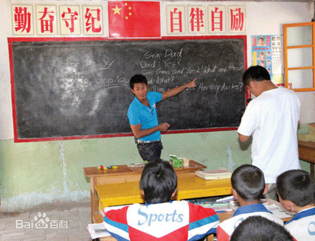 Cổ Thiên Lạc: Từ gã trộm cắp đầu đường xó chợ đến tài tử âm thầm dốc lòng đem cái chữ đến cho trẻ em vùng cao - Ảnh 22. Cổ Thiên Lạc: Từ gã trộm cắp đầu đường xó chợ đến tài tử âm thầm dốc lòng đem cái chữ đến cho trẻ em vùng cao - Ảnh 22.