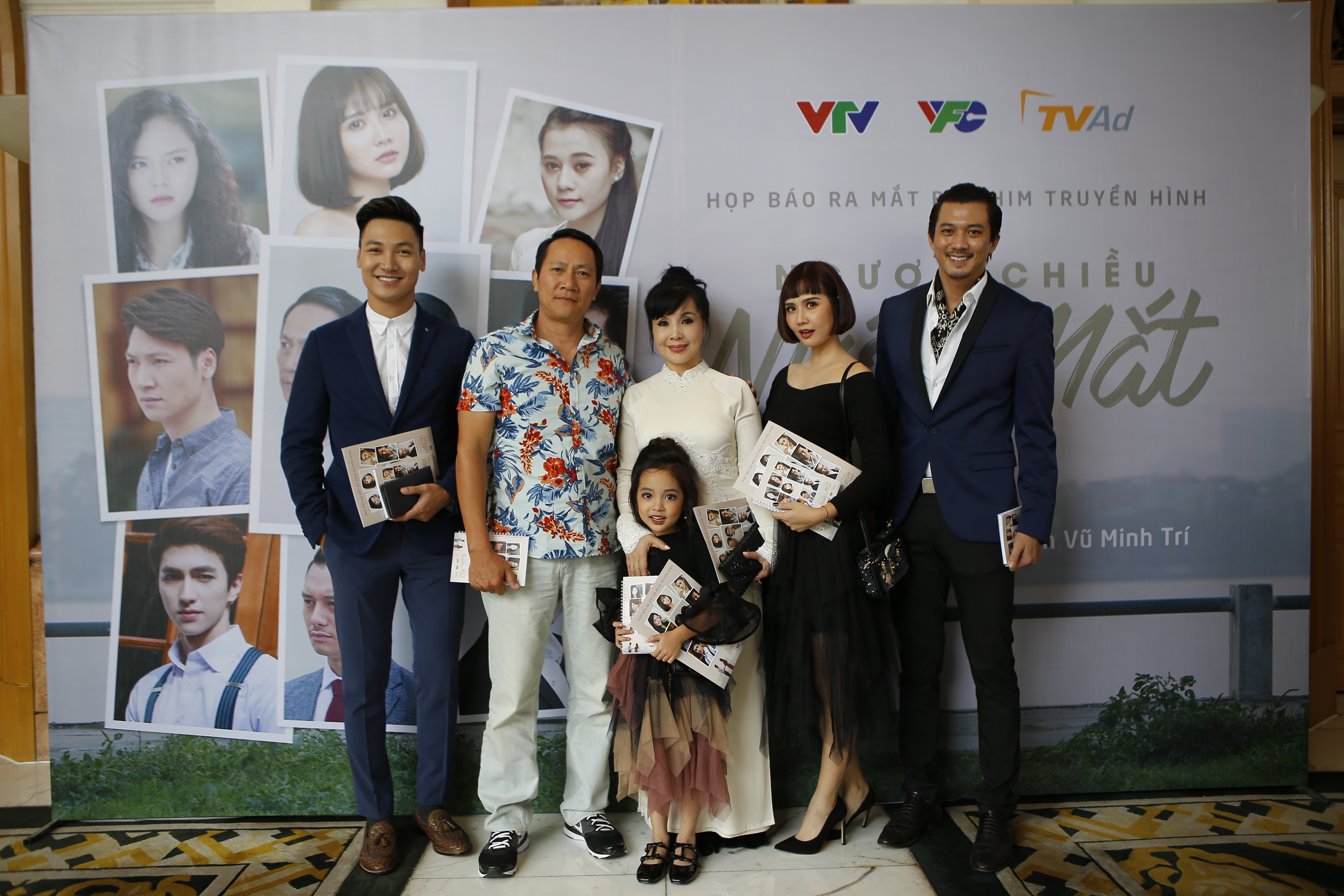 Giải trí - NSND Lan Hương: 'Nhiều người hỏi thẳng tôi - Chị đi phẫu thuật thẩm mỹ à?' (Hình 2).