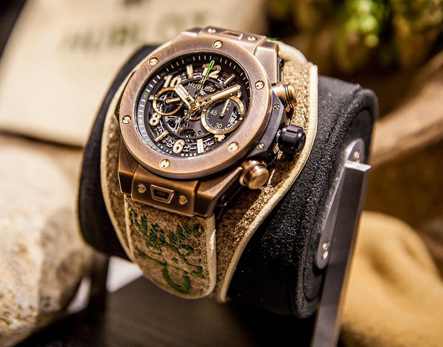Chiếc đồng hồ Hublot đặc biệt từ da hươu tinh tế và cổ điển, trên thế giới chỉ có 100 chiếc được làm thủ công hoàn toàn - Ảnh 1. Chiếc đồng hồ Hublot đặc biệt từ da hươu tinh tế và cổ điển, trên thế giới chỉ có 100 chiếc được làm thủ công hoàn toàn - Ảnh 1.