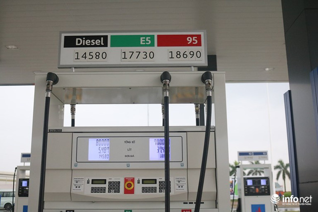 Nhìn người Việt nồng nhiệt chào đón trạm xăng phong cách chuẩn Nhật, Petrolimex, PV Oil có thấy lo lắng không? - Ảnh 1. Nhìn người Việt nồng nhiệt chào đón trạm xăng phong cách chuẩn Nhật, Petrolimex, PV Oil có thấy lo lắng không? - Ảnh 1.