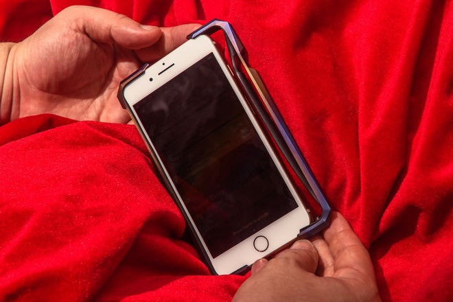 Đây là chiếc case iPhone đắt hơn cả iPhone X bản cao cấp nhất - Ảnh 7. Đây là chiếc case iPhone đắt hơn cả iPhone X bản cao cấp nhất - Ảnh 7.