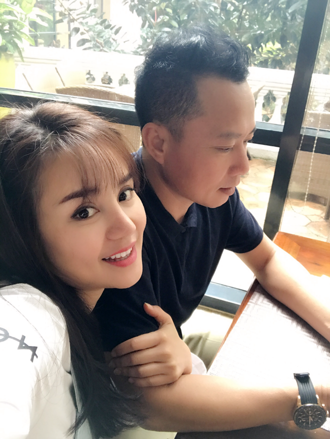 Rò rỉ chân dung chồng đại gia giấu mặt bấy lâu của Vy Oanh - Ảnh 4. Rò rỉ chân dung chồng đại gia giấu mặt bấy lâu của Vy Oanh - Ảnh 4.
