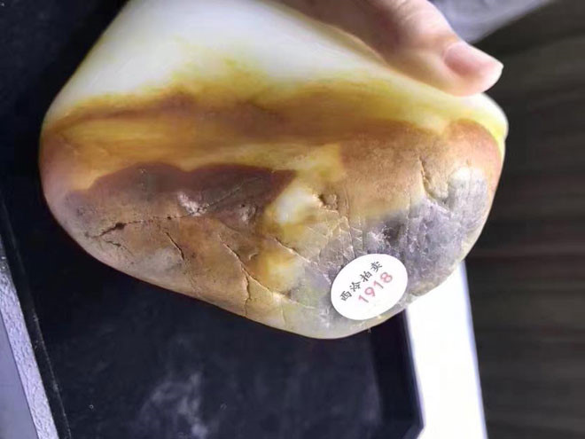 cận cảnh viên ngọc xấu xí nhưng trị giá hàng chục tỷ đồng hình 9 can canh vien ngoc xau xi nhung tri gia hang chuc ty dong hinh 9