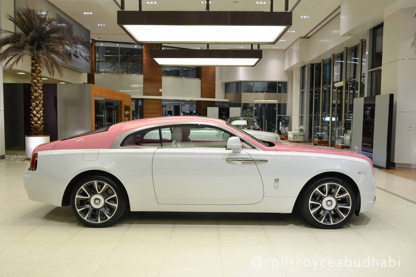 rolls-royce wraith phien ban barbie mau hong "doc nhat vo nhi" hinh 3