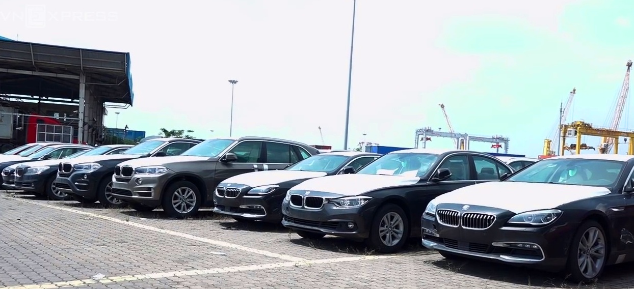 Đánh giá - Cận cảnh hơn trăm xe BMW phơi mưa, nắng tại cảng Sài Gòn (Hình 2).