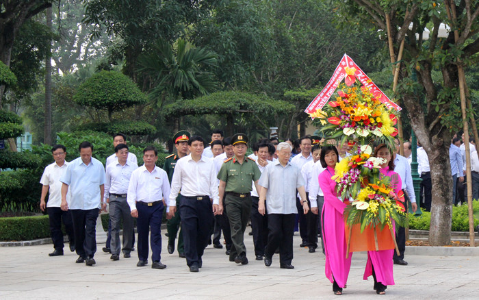 tong bi thu quan doi duoc dan tin yeu phai luon phai guong mau di dau hinh 3