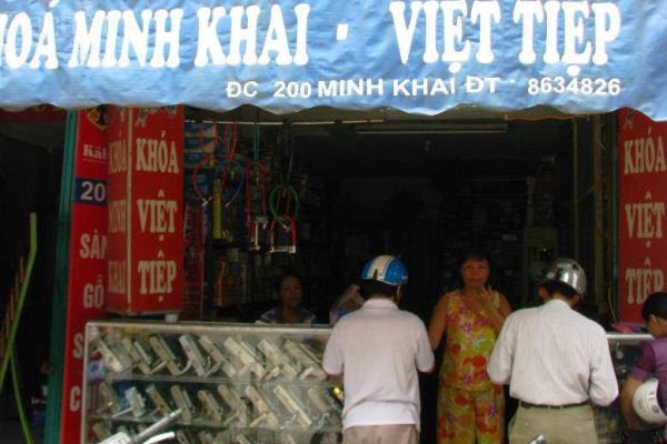 Cú ngã đau đớn của Khóa Minh Khai và bài học về kinh doanh tử tế: Lừa dối khách dù chỉ một lần, họ sẽ quay lưng với bạn mãi mãi! - Ảnh 1. Cú ngã đau đớn của Khóa Minh Khai và bài học về kinh doanh tử tế: Lừa dối khách dù chỉ một lần, họ sẽ quay lưng với bạn mãi mãi! - Ảnh 1.