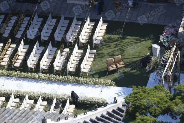 [TRỰC TIẾP TỪ HÀN QUỐC] Siêu đám cưới Song Hye Kyo - Song Joong Ki: Song Hye Kyo đã đến địa điểm cưới, dàn siêu xe rước dâu lộ diện - Ảnh 17.