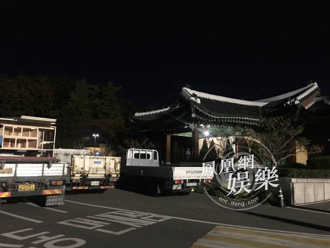 [TRỰC TIẾP TỪ HÀN QUỐC] Siêu đám cưới Song Hye Kyo - Song Joong Ki: Song Hye Kyo đã đến địa điểm cưới, dàn siêu xe rước dâu lộ diện - Ảnh 22.