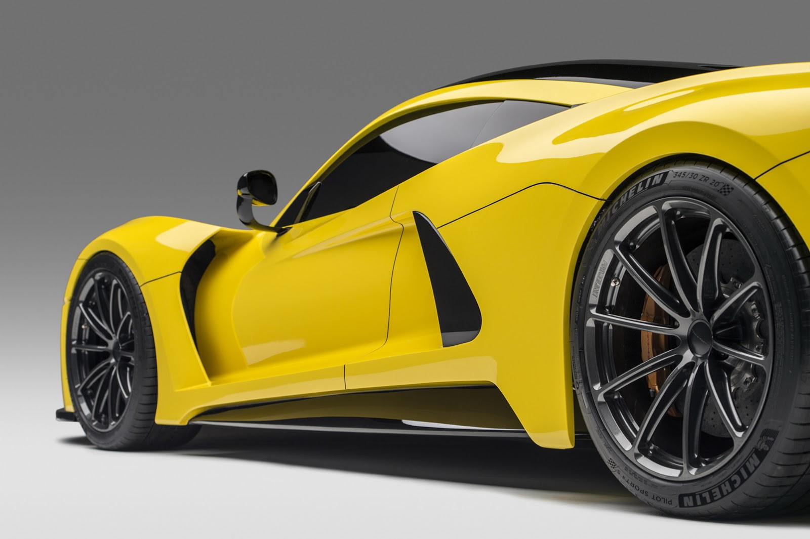 hennessey ra mat "ten lua" venom f5 co the dat van toc 480 km/h hinh 7