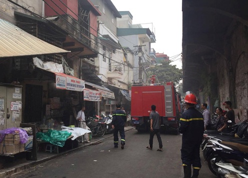 Tin nhanh - Hà Nội: Cháy nhà ở phố cổ, 2 người bị thương