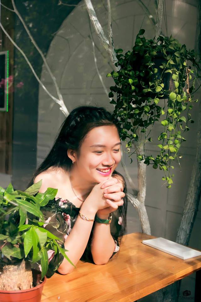 Danh tính cô bạn mặc áo dài duyên dáng được tặng hoa cho Thủ tướng Canada - Ảnh 11. Danh tính cô bạn mặc áo dài duyên dáng được tặng hoa cho Thủ tướng Canada - Ảnh 11.