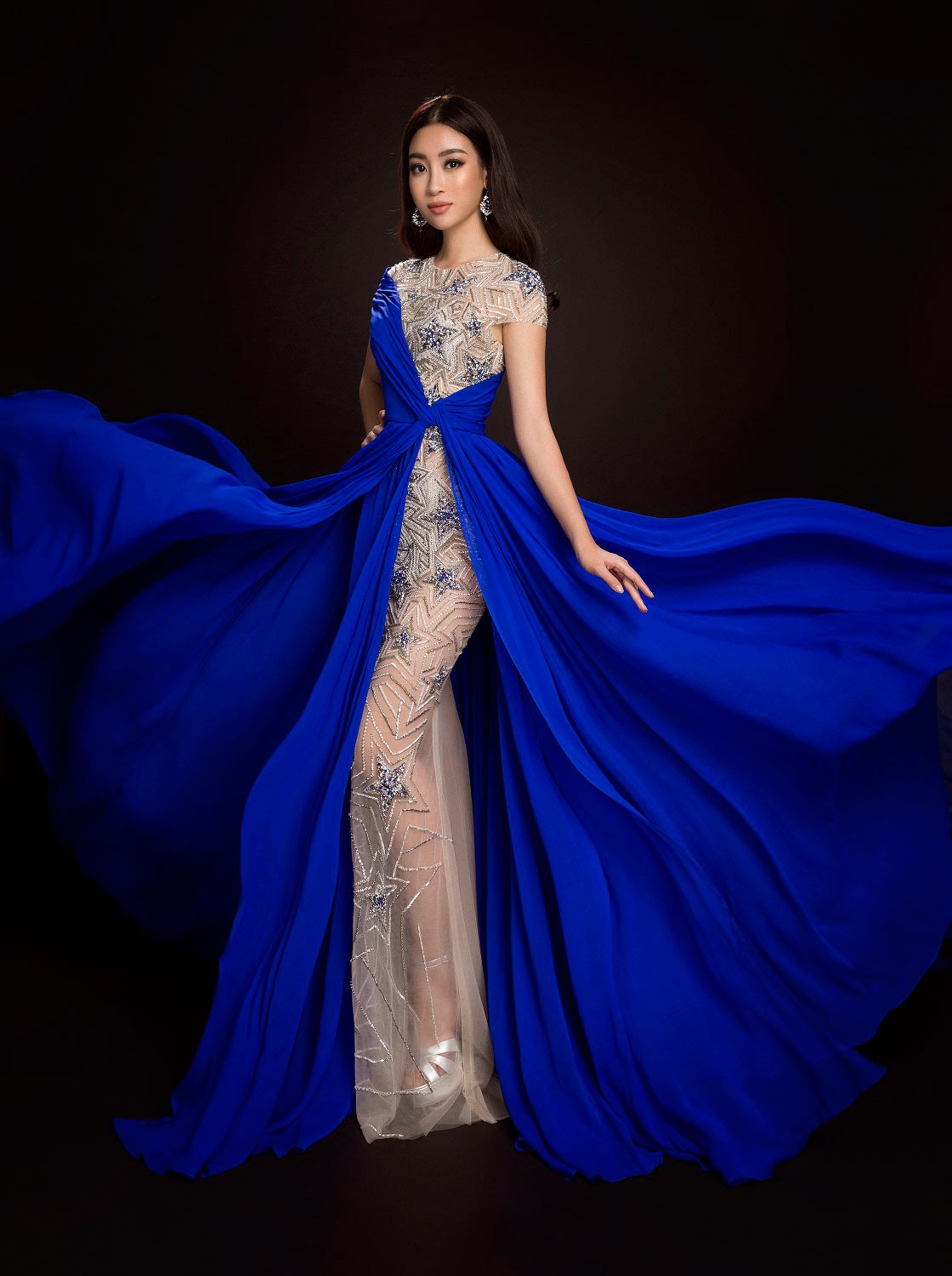 Mỹ Linh quyến rũ tựa nữ thần trong loạt trang phục dạ hội mang đến Miss World 2017 - Ảnh 5. Mỹ Linh quyến rũ tựa nữ thần trong loạt trang phục dạ hội mang đến Miss World 2017 - Ảnh 5.