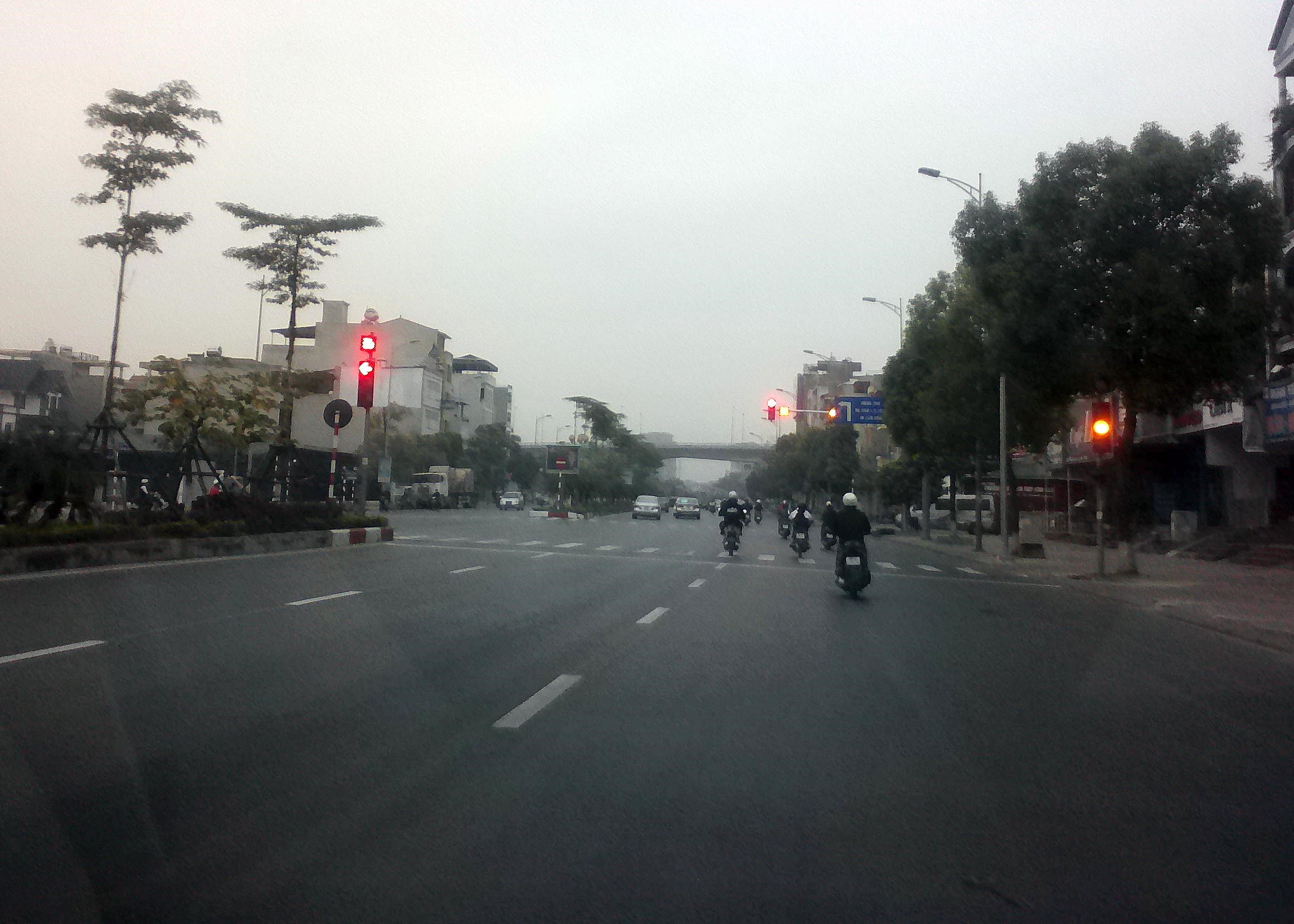 phat nguoi giao thong van con nhieu bat cap hinh 2