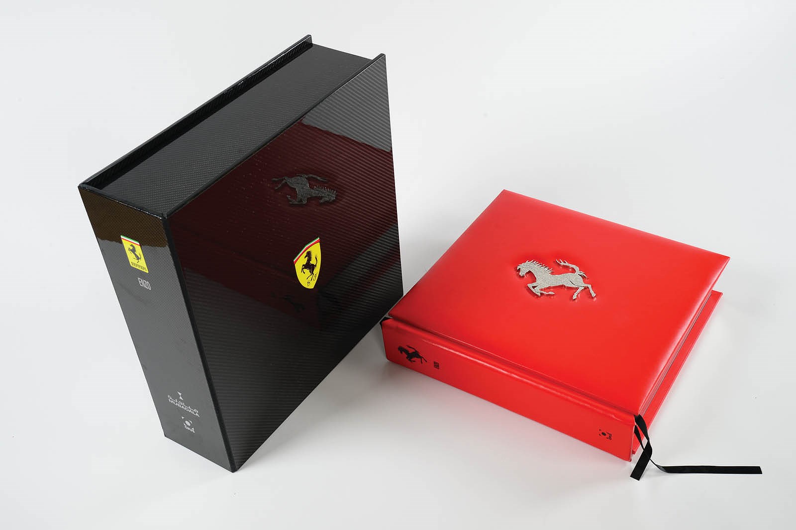 "choáng" trước cuốn sách ferrari giá hơn 4 tỷ đồng hình 1 "choang" truoc cuon sach ferrari gia hon 4 ty dong hinh 1