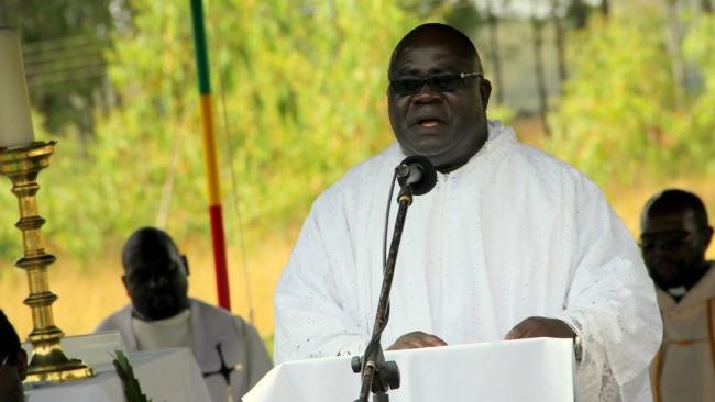 Linh mục tiết lộ chuyện thuyết phục cựu Tổng thống Zimbabwe Mugabe từ chức - Ảnh 1. Linh mục tiết lộ chuyện thuyết phục cựu Tổng thống Zimbabwe Mugabe từ chức - Ảnh 1.