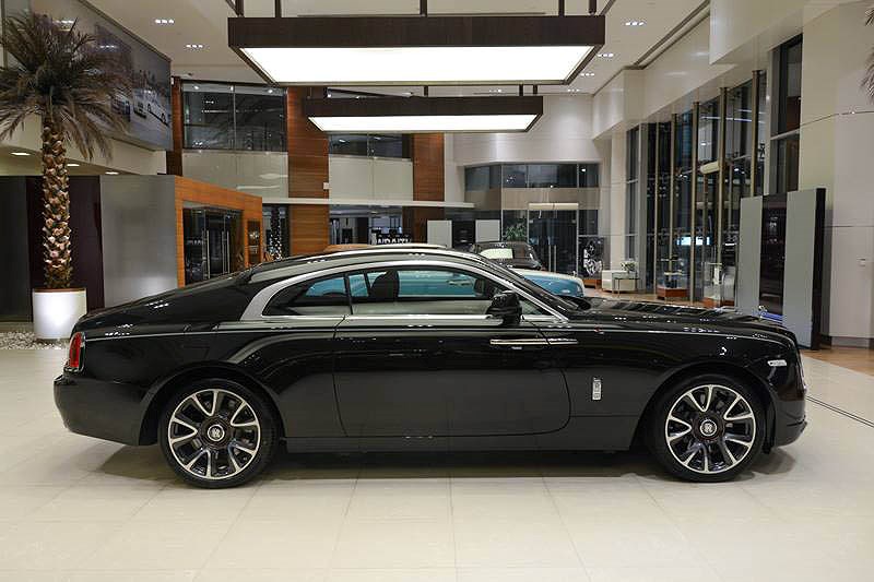 can canh rolls-royce wraith phien ban ki niem quoc khanh uae hinh 2