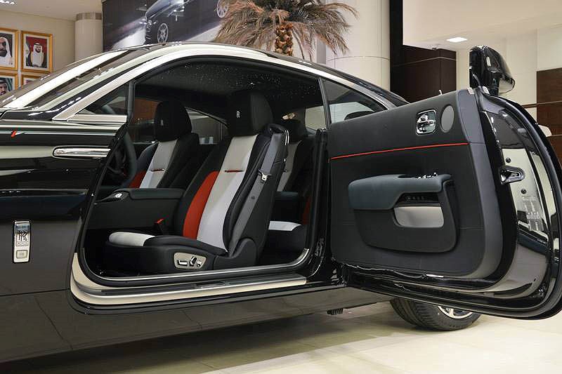 can canh rolls-royce wraith phien ban ki niem quoc khanh uae hinh 6