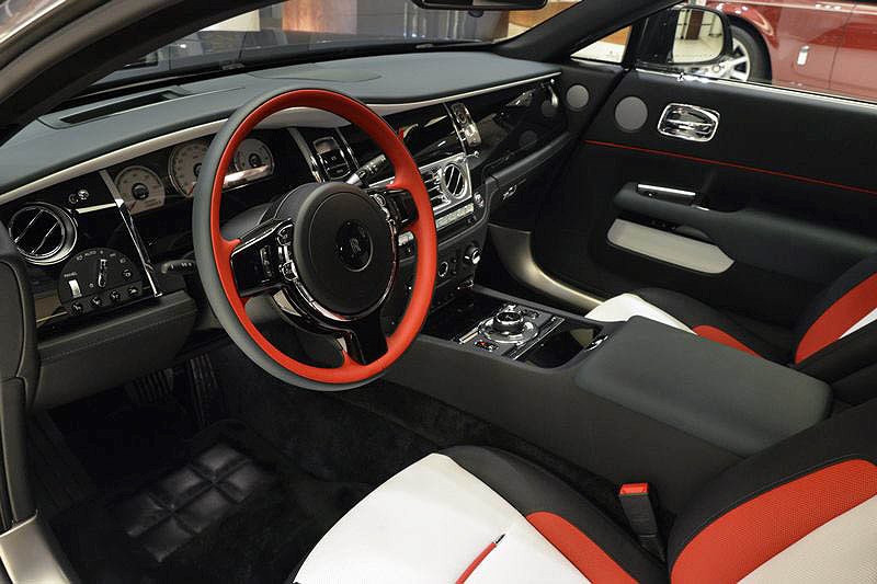 can canh rolls-royce wraith phien ban ki niem quoc khanh uae hinh 5