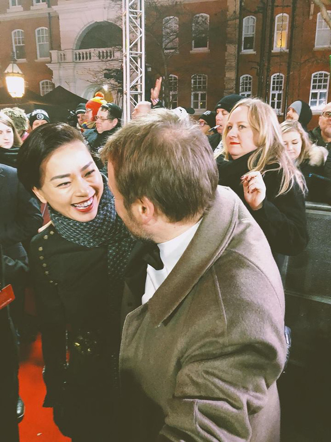 Ngô Thanh Vân xuất hiện xinh đẹp, thân thiết bên nhà biên kịch Star Wars tại buổi công chiếu ở London - Ảnh 3. Ngô Thanh Vân xuất hiện xinh đẹp, thân thiết bên nhà biên kịch Star Wars tại buổi công chiếu ở London - Ảnh 3.