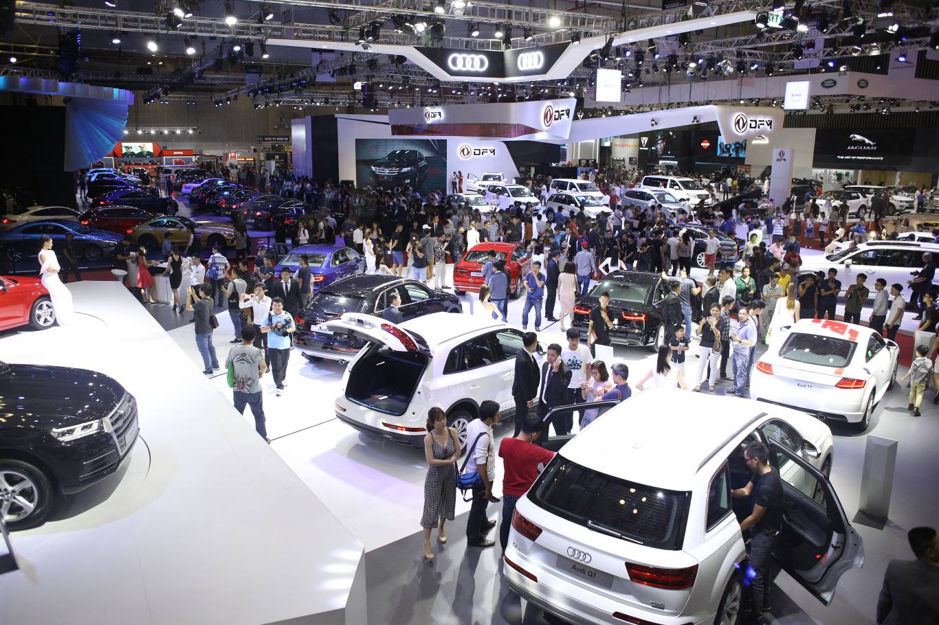 Tiêu dùng & Dư luận - Chờ thuế suất 0%, năm 2017 lượng xe ô tô nhập khẩu giảm mạnh