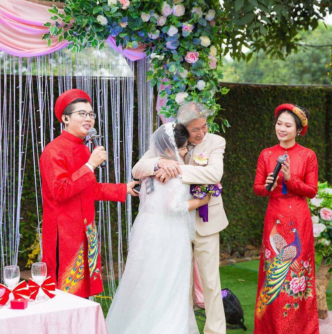 NSND Thanh Hoa lần đầu mặc váy cưới ở tuổi 67 - Ảnh 3. NSND Thanh Hoa lần đầu mặc váy cưới ở tuổi 67 - Ảnh 3.