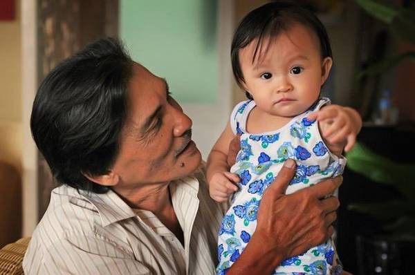 Ở tuổi ngoài 60, tài tử nức tiếng một thời Thương Tín chật vật kiếm sống nuôi vợ con - Ảnh 6. Ở tuổi ngoài 60, tài tử nức tiếng một thời Thương Tín chật vật kiếm sống nuôi vợ con - Ảnh 6.