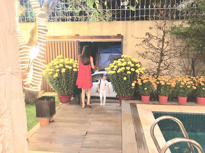 Đàm Vĩnh Hưng xông biệt thự cho Hồ Ngọc Hà lúc 1h30 sáng - Ảnh 1. Đàm Vĩnh Hưng xông biệt thự cho Hồ Ngọc Hà lúc 1h30 sáng - Ảnh 1.