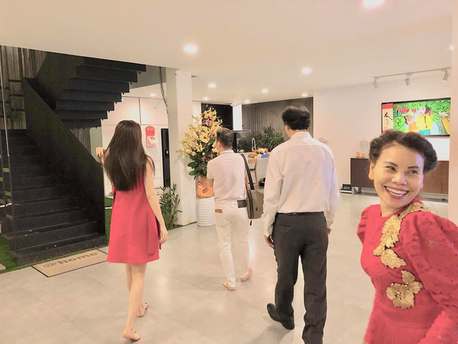 Đàm Vĩnh Hưng xông biệt thự cho Hồ Ngọc Hà lúc 1h30 sáng - Ảnh 4. Đàm Vĩnh Hưng xông biệt thự cho Hồ Ngọc Hà lúc 1h30 sáng - Ảnh 4.