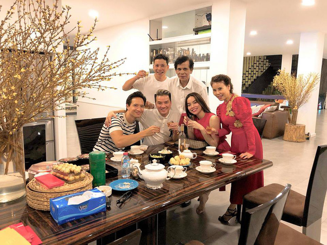 Đàm Vĩnh Hưng xông biệt thự cho Hồ Ngọc Hà lúc 1h30 sáng - Ảnh 7. Đàm Vĩnh Hưng xông biệt thự cho Hồ Ngọc Hà lúc 1h30 sáng - Ảnh 7.