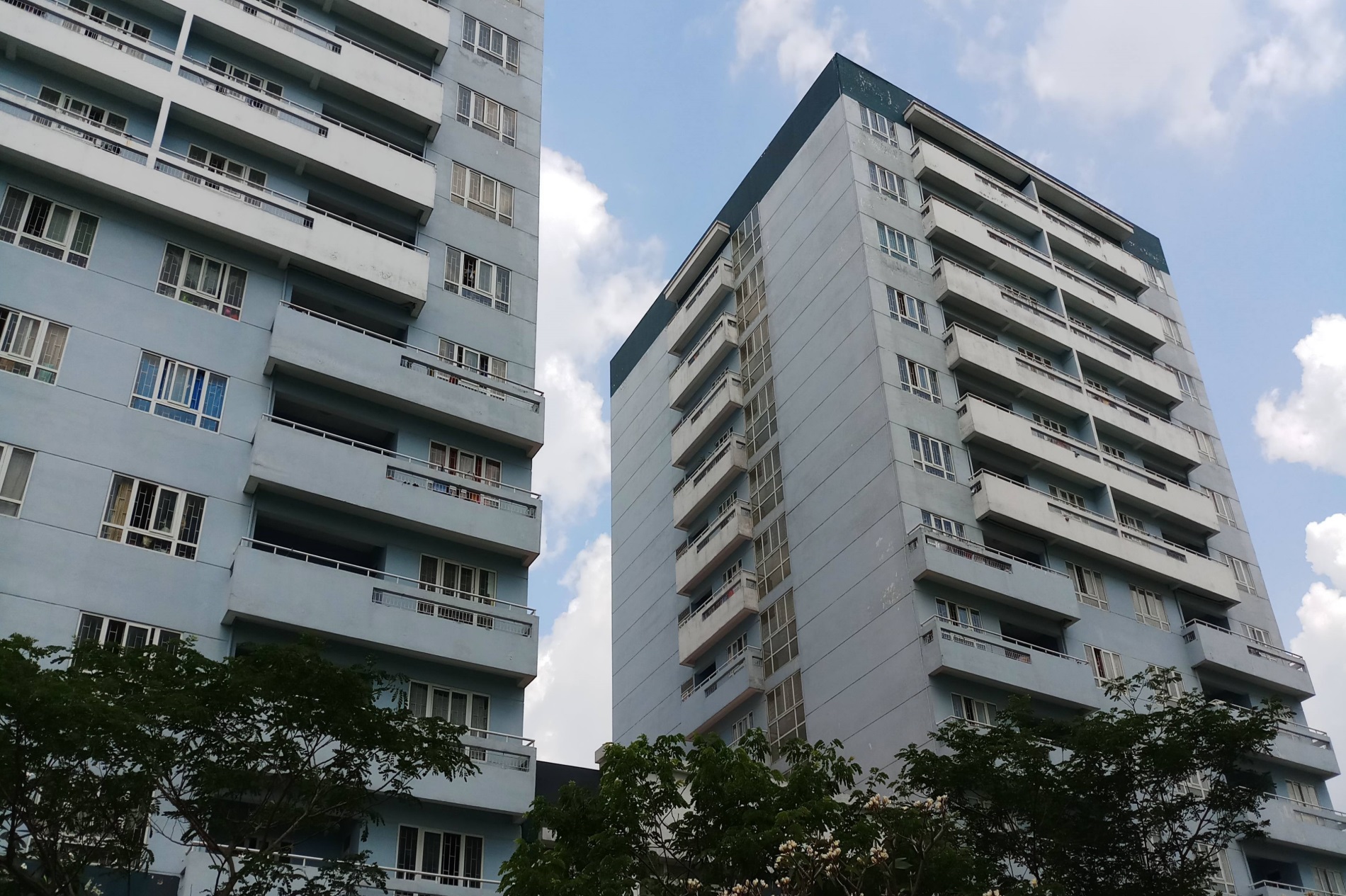 Tin nhanh - TP.HCM: Nữ sinh 9X rơi từ tầng 8 xuống tầng 3 ký túc xá